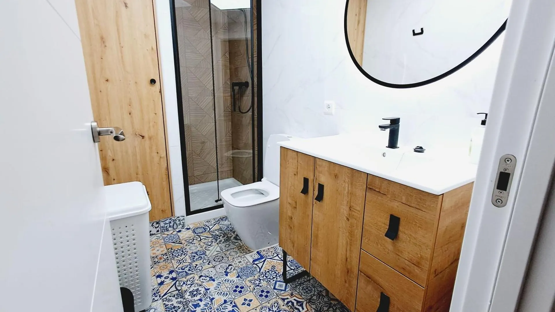 Apartment Beautiful 3 Bedroom, Carihuela Torremolinos