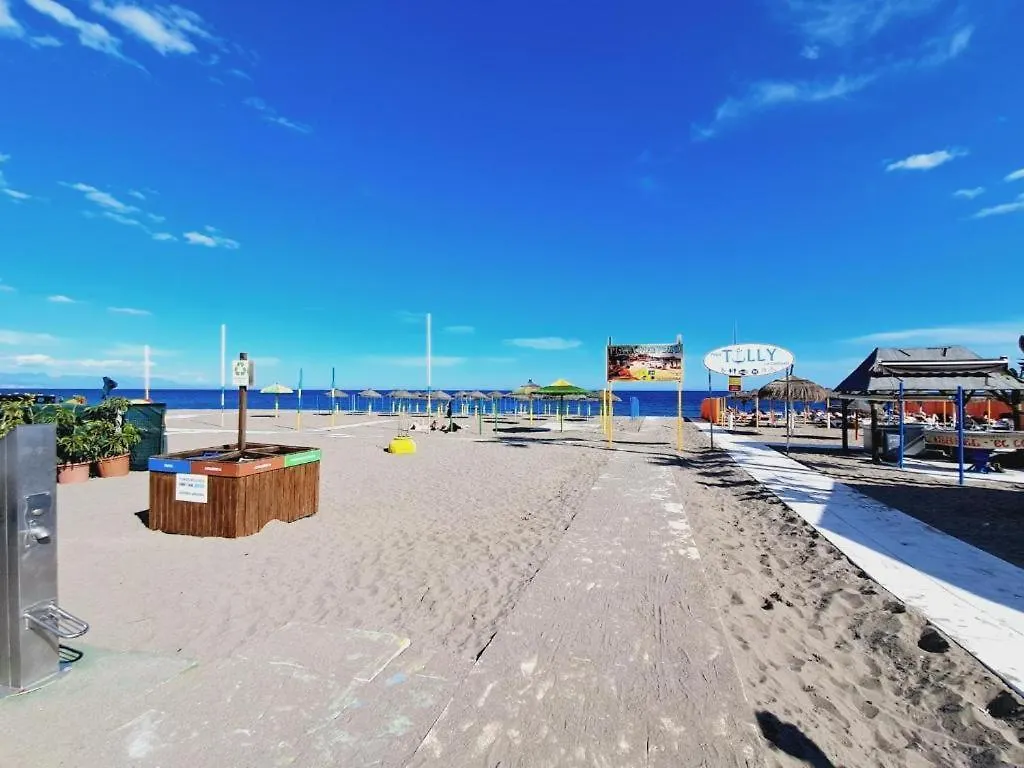 Apartment Beautiful 3 Bedroom, Carihuela Torremolinos